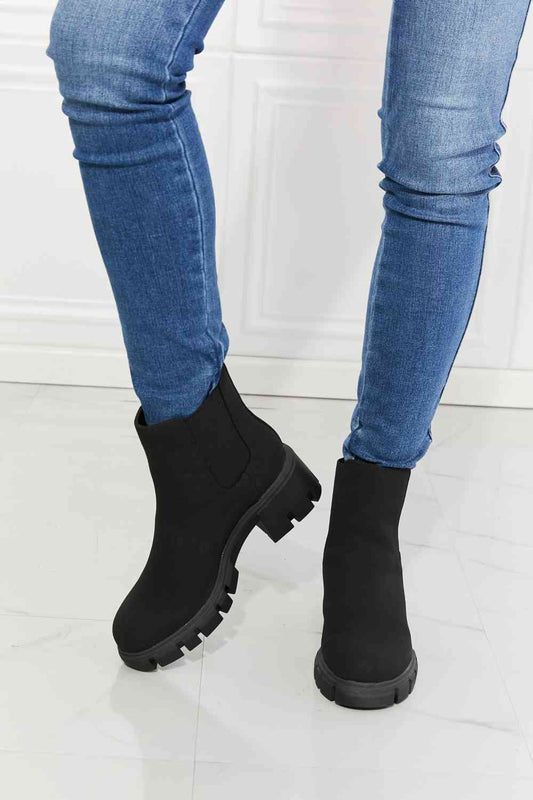 MMShoes Work For It Matte Lug Sole Chelsea Boots in Black Black / 6